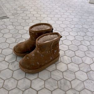 UGG size 9 classic mini boot with gold stars